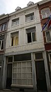 Huis met lijstgevel.