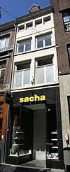 Huis met lijstgevel.