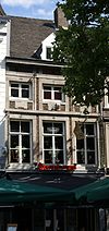 Huis met lijstgevel.