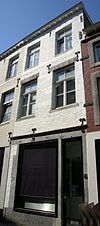 Huis met lijstgevel.