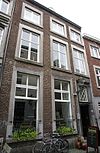 Huis met lijstgevel.