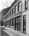 Huis met lijstgevel.