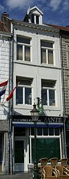 Huis met lijstgevel.