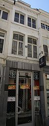 Huis met lijstgevel.