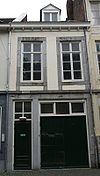Huis met lijstgevel.
