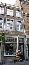 Huis met lijstgevel.