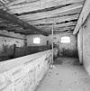 Interieur, overzicht varkensstal - Maastricht - 20337165 - RCE -  Boerderijen: Interieur, overzicht varkensstal 