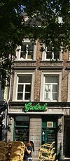 Pand onder een dak met het nr 36b met lijstgevel.