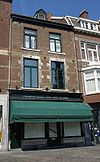 Huis met lijstgevel met eerste verdieping in de trant der zgn. Maaslandse renaissance.