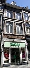 Huis met lijstgevel.