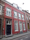 Huis met lijstgevel.