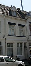 Huis met lijstgevel.