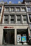 Huis met lijstgevel van hardsteen.