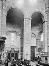 Interieur, binnentravee noordkant met zicht op een biechtstoel en detail van de preekstoel - Maastricht - 20146513 - RCE -  Onze Lieve Vrouwekerk: Interieur, binnentravee noordkant met zicht op een biechtstoel en detail van de preekstoel 