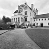 Overzicht achtergevel met jachttoren - Molenhoek - 20002526 - RCE -  Jachtslot Mookerheide: Overzicht achtergevel met jachttoren 