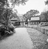 Overzicht oostgevel watermolen met jaartalankers '1725' en omgeving - Middelaar - 20348813 - RCE -  Watermolen De Bovenste Plasmolen: Overzicht oostgevel watermolen met jaartalankers '1725' en omgeving 