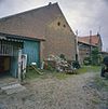 Gevel schuur met vervallen metselwerk - Bingelrade - 20328740 - RCE -  Boerderijen: Gevel schuur met vervallen metselwerk 