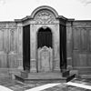 Interieur kapel, overzicht biechtstoel, afkomstig uit de Houthemse kloosterkerk - Roermond - 20344012 - RCE -  Caroluskapel, Roermond: Interieur kapel, overzicht biechtstoel, afkomstig uit de Houthemse kloosterkerk (opmerking: Gefotografeerd voor Landgoed Sint-Gerlach, A.G. Schulte en A.A.M. Warffemius, bladzijde 269) 