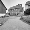 Overzicht voorgevel en gedeelte van de zijgevel - Holset - 20330620 - RCE -  Overzicht voorgevel en gedeelte van de zijgevel 