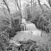Sluisje in beek, halverwege oprijlaan - Vaals - 20346065 - RCE -  Volmolen De Gouw: Sluisje in beek, halverwege oprijlaan 