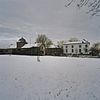 Overzicht voorhoeve en buitenhuis - Klimmen - 20341652 - RCE -  Huize Retersbeek: Overzicht voorhoeve en buitenhuis 