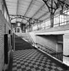 Interieur overzicht trappartij van en naar het spoorwegperron - Weert - 20326124 - RCE -  N.S. Station: Interieur overzicht trappartij van en naar het spoorwegperron 