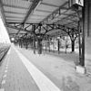 Exterieur overzicht perron met overkapping - Weert - 20326101 - RCE -  N.S. Station: Exterieur overzicht perron met overkapping 