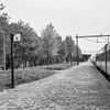 Exterieur overzicht station perron. Aan het einde de overkapping van het perron - Weert - 20326105 - RCE -  N.S. Station: Exterieur overzicht station perron. Aan het einde de overkapping van het perron 