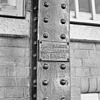 Exterieur detail perron- opschrift op spantbeen 