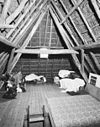 Interieur zolder van dwarshuis, kapconstructie met driehoeksspanten - Genderen - 20323039 - RCE -  Interieur zolder van dwarshuis, kapconstructie met driehoeksspanten 
