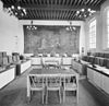 Interieur overzicht raadzaal voor de restauratie - Bergen op Zoom - 20324498 - RCE -  Stadhuis: Interieur overzicht raadzaal voor de restauratie 