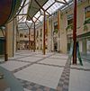 Exterieur overzicht winkelcentrum met overkapping - Bergen op Zoom - 20324467 - RCE -  Voormalig Gouvernement: Exterieur overzicht winkelcentrum met overkapping 
