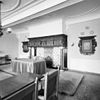 Interieur witte zaal, schouw voor de restauratie - Bergen op Zoom - 20324507 - RCE -  Stadhuis: Interieur witte zaal, schouw voor de restauratie 