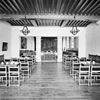 Interieur overzicht raadzaal voor de restauratie - Bergen op Zoom - 20324493 - RCE -  Stadhuis: Interieur overzicht raadzaal voor de restauratie 