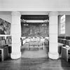 Interieur overzicht raadzaal voor de restauratie - Bergen op Zoom - 20324496 - RCE -  Stadhuis: Interieur overzicht raadzaal voor de restauratie 