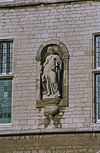 Exterieur beeld van F.J. van Hall, voorstellende Justitia (gerechtigheid) - Bergen op Zoom - 20324263 - RCE -  Stadhuis: Exterieur beeld van F.J. van Hall, voorstellende Justitia (gerechtigheid) 