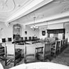 Interieur overzicht witte zaal voor de restauratie - Bergen op Zoom - 20324504 - RCE -  Stadhuis: Interieur overzicht witte zaal voor de restauratie 