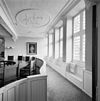 Interieur witte zaal voor de restauratie - Bergen op Zoom - 20324505 - RCE -  Stadhuis: Interieur witte zaal voor de restauratie 