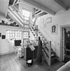 Interieur achterkamer met de trap naar de eerste etage - Bergen op Zoom - 20328735 - RCE -  Interieur achterkamer met de trap naar de eerste etage 