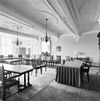 Interieur overzicht witte zaal voor de restauratie - Bergen op Zoom - 20324502 - RCE -  Stadhuis: Interieur overzicht witte zaal voor de restauratie 