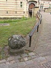 Kasteel Heeswijk Rijksmonument 511905 klein object op sokkel links van toegangspad.JPG -  Kasteel Heeswijk 