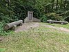Kasteel Heeswijk Rijksmonument 511918 2 van 4 marmeren zuilschachten bij oorlogsmonument 1.JPG -  Kasteel Heeswijk 