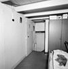 Interieur, opkamer in de richting van de deur - Heeswijk - 20336345 - RCE -  Interieur, opkamer in de richting van de deur 