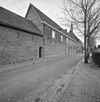 Overzicht straatgevel en zuidgevel kapel - Boxmeer - 20348421 - RCE -  Voormalig Karmelietessenklooster: Overzicht straatgevel en zuidgevel kapel (opmerking: Gefotografeerd voor Monumenten In Nederland Noord-Brabant, bladzijde 96) 