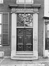 Zicht op de deur met deuromlijsting - Breda - 20041219 - RCE -  Den Anker: Zicht op de deur met deuromlijsting 