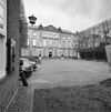 Overzicht voorgevel - 's-Hertogenbosch - 20348586 - RCE -  Gouvernementsgebouw: Overzicht voorgevel (opmerking: Gefotografeerd voor Monumenten In Nederland Noord-Brabant, bladzijde 23) 
