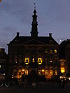 's-Hertogenbosch Rijksmonument 21719 Stadhuis bij avond, Markt 1.JPG -  's-Hertogenbosch Rijksmonument 21719 Stadhuis bij avond, Markt 1 