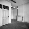 Interieur, schoorsteenmantel (marmer) - 's-Hertogenbosch - 20001013 - RCE -  Schoorsteenmantel: Interieur, schoorsteenmantel (marmer) 