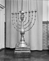 Negenarmige kandelaar (Chanoekia) in de synagoge te Den Bosch - 's-Hertogenbosch - 20109767 - RCE -  Synagoge: Negenarmige kandelaar (Chanoekia) in de synagoge te Den Bosch 