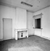 Interieur, schoorsteenmantel (marmer) - 's-Hertogenbosch - 20001012 - RCE -  Schoorsteenmantel: Interieur, schoorsteenmantel (marmer) 